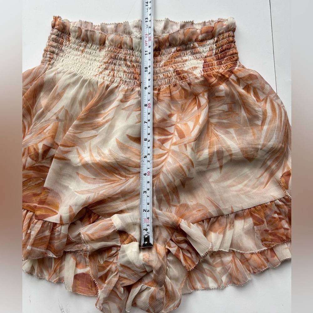 AMUSE SOCIETY  Alese Shorts in Cafe Cream medium ruffle tropical print revolve - Picture 4 of 8